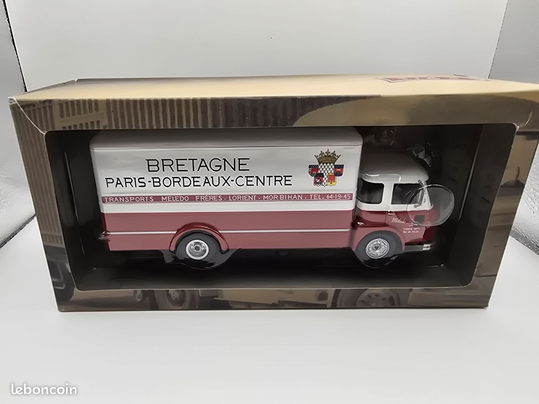 Le Saviem JM 240 semi citerne militaire au 1/50e Cij Norev, neuf en