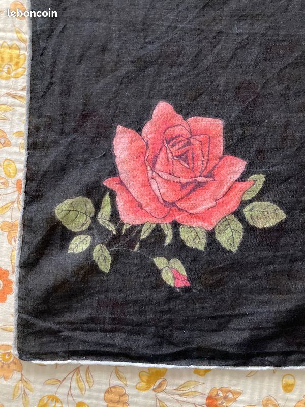 Pochette en soie ancienne impression d une rose rouge neuve (image 2)