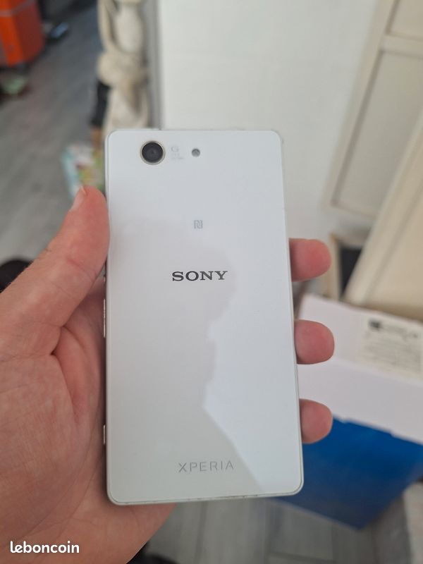 Sony Xperia Compact debloqué (image 3)