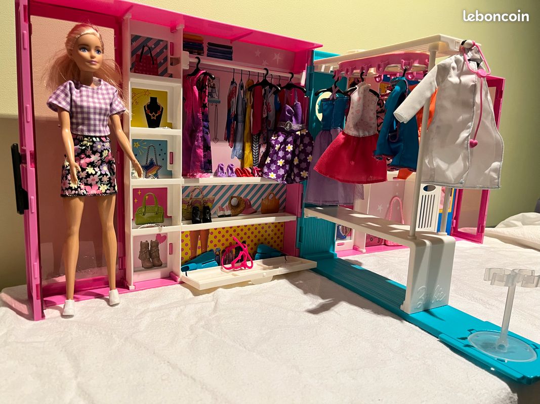 Dressing Deluxe barbie (image 1)