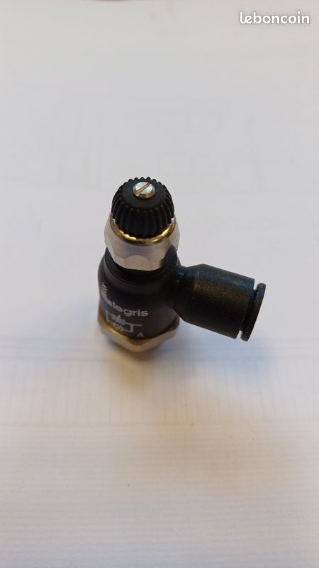 8 régulateurs de débit pneumatique diamètre 8mm (image 2)