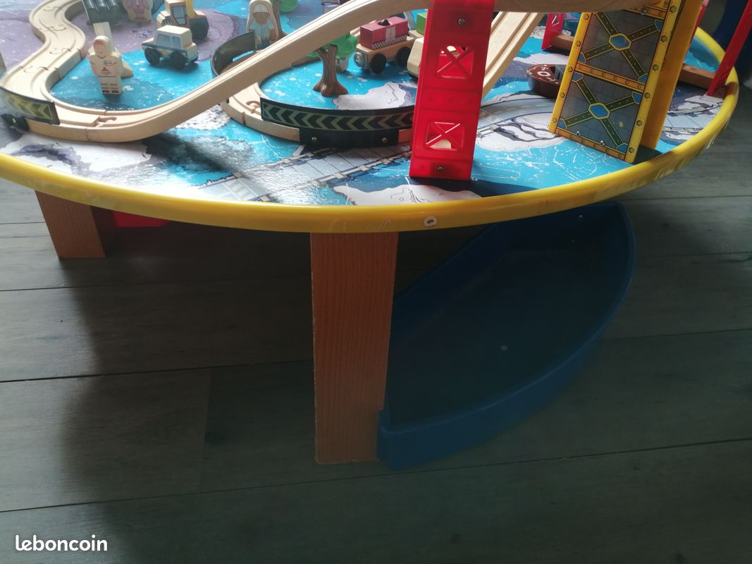 Circuit train bois avec sa table Kidkraft (image 9)