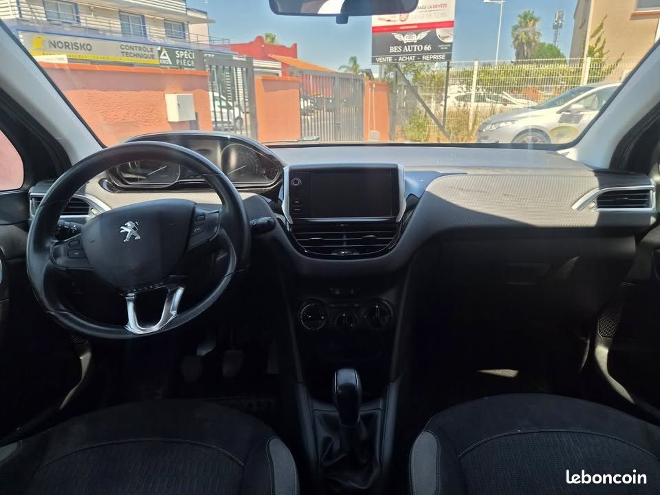 Peugeot 208 1.6 BLUEHDI 100CH STYLE 5P (image 9)
