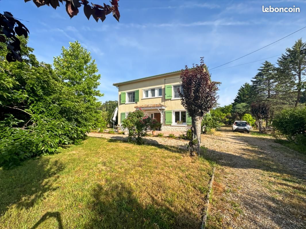 Maison 5 pièces 155 m² · à Douzillac · 155 m² · 214 000 €