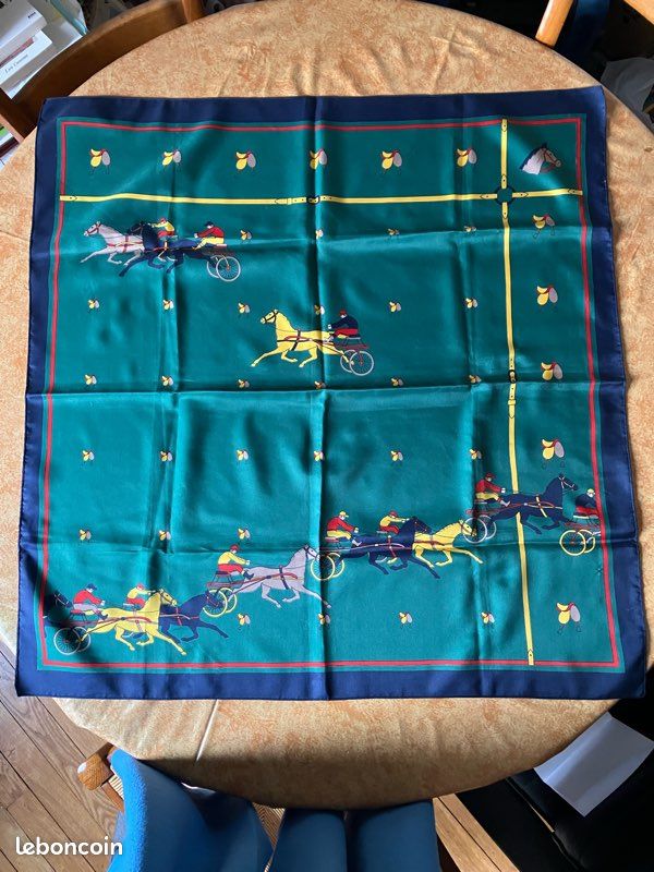 Foulard (image 1)