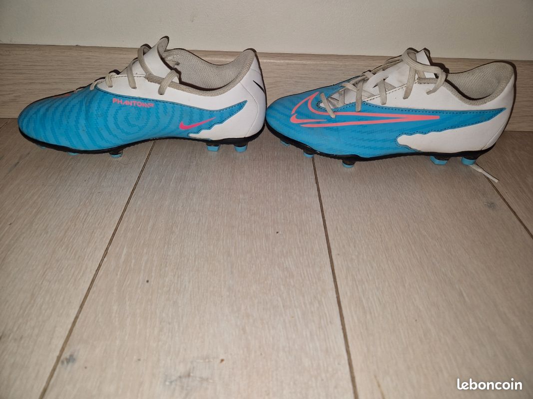 Chaussure de football crampons Nike phantom taille 35 Sport
