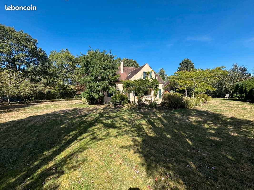Maison 14 pièces 228 m² · à Méré · 228 m² · 1 345 000 €