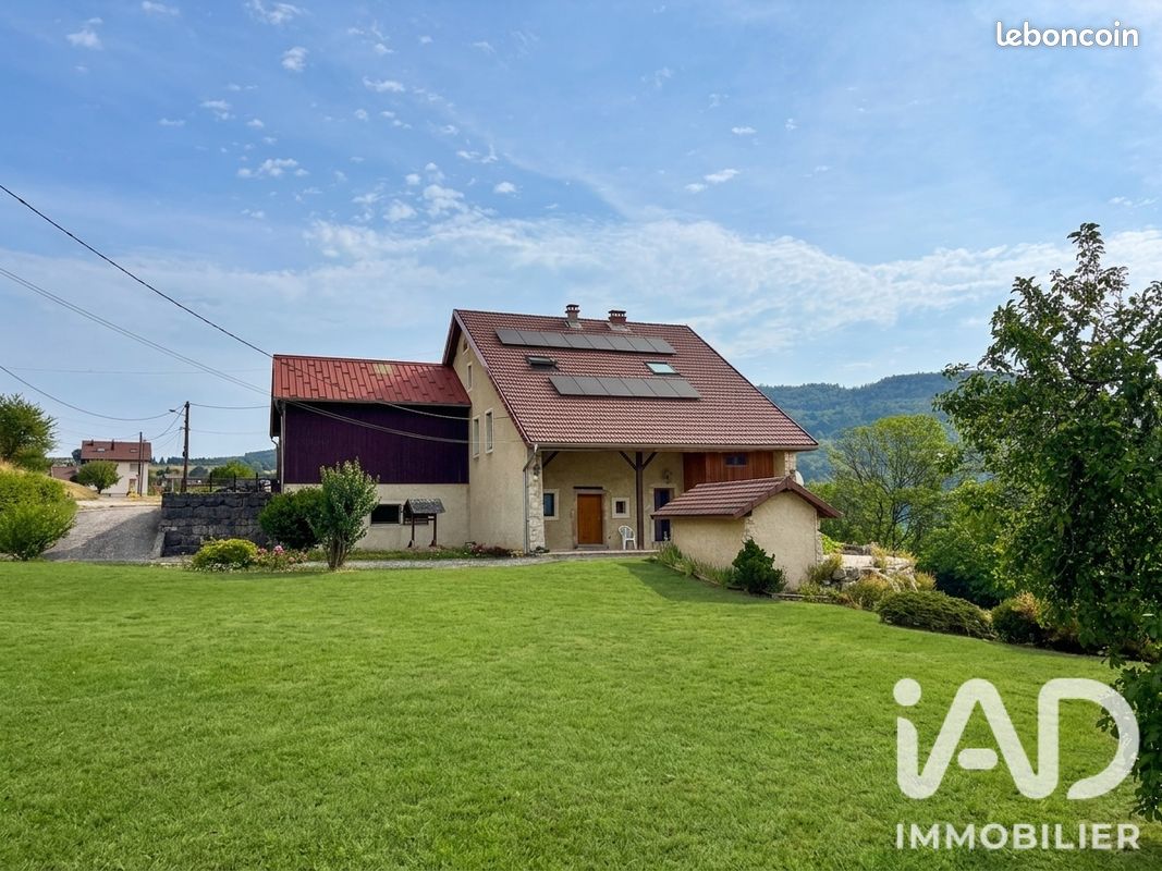 Maison 10 pièces 223 m² · à Belleydoux · 223 m² · 700 000 €