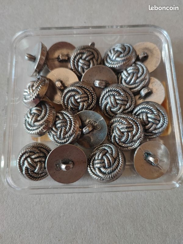 20 boutons façon métal (image 1)