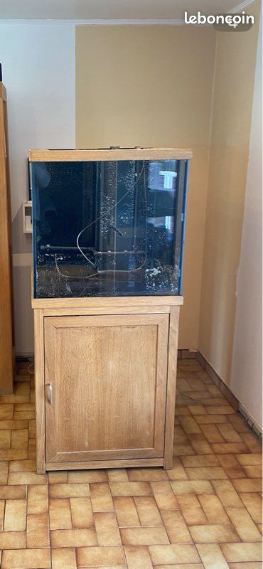 Aquarium vide sans accessoire avec meuble (image 1)