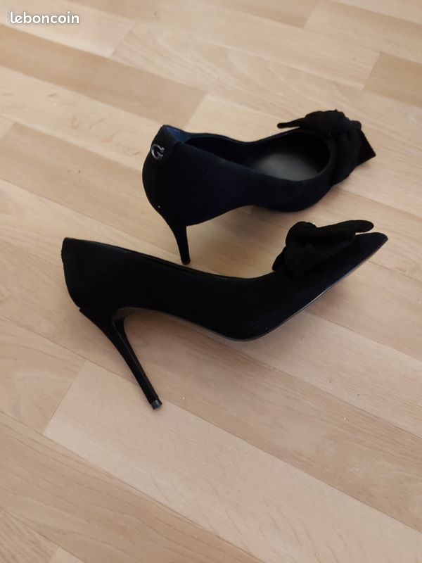 Escarpins noir cuir suédé Guess (image 2)