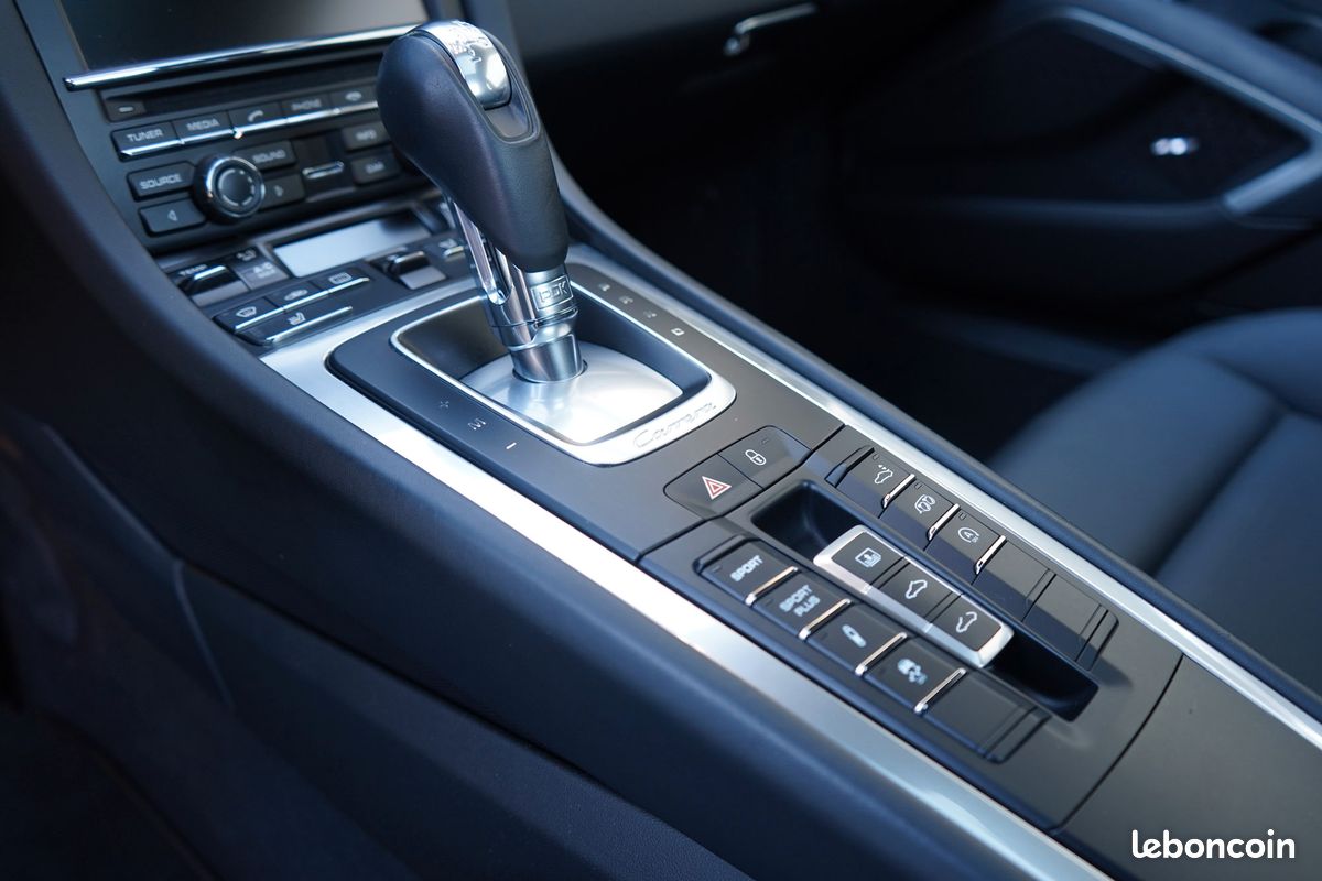 Porsche 991.1 Carrera 4S PDK Noir Basalte Métallisé Intérieur Full Cuir noir Pack Chrono Sport Plus Sièges Sport Plus adaptatifs chauffants Régulateur de vitesse Echappement Sport à Valves (image 9)