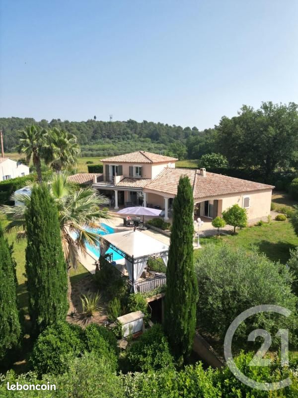Maison 6 pièces 182 m² · à Bagnols-en-Forêt · 182 m² · 949 000 €
