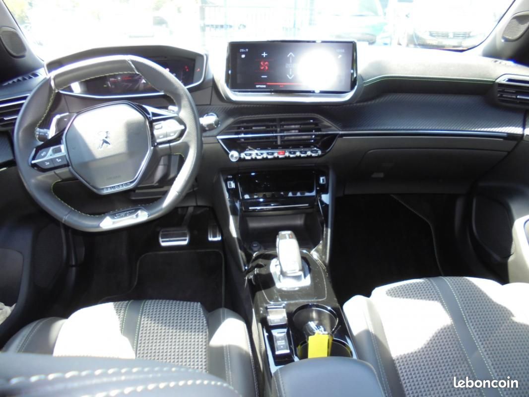 Peugeot 2008 130 SetS EAT8 GT (image 9)