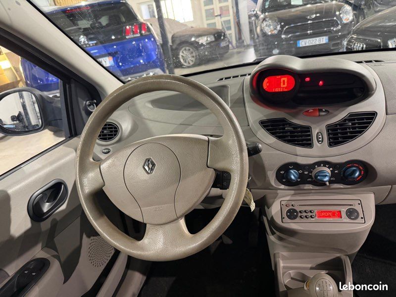 Renault Twingo 2 1.2 60 CH Expression (image 11)