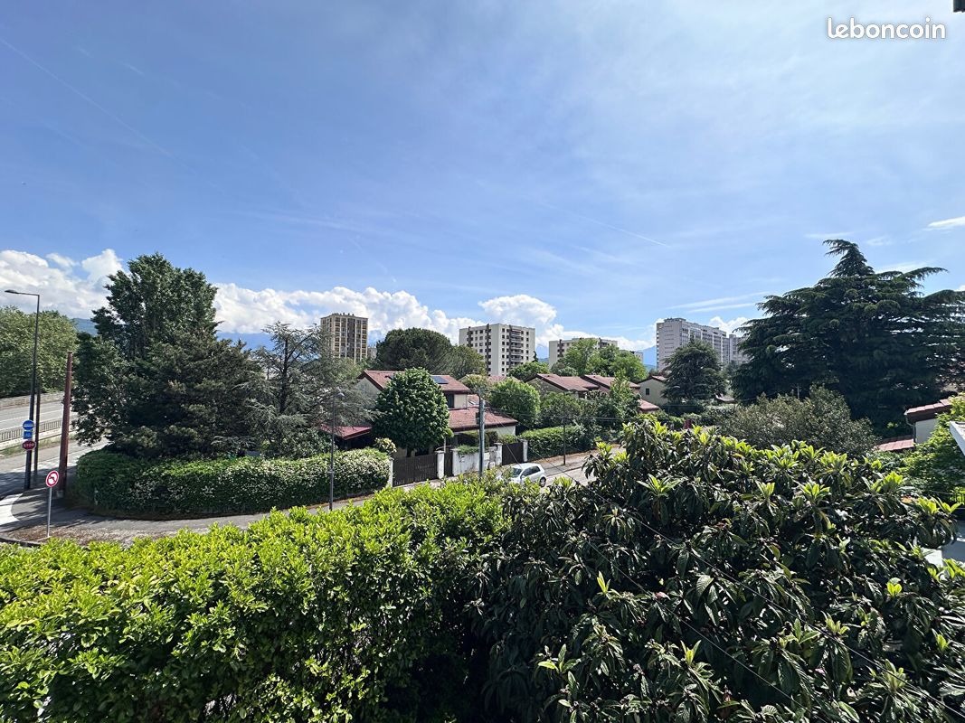 Maison 10 pièces 265 m² · à Grenoble · 265 m² · 365 000 €