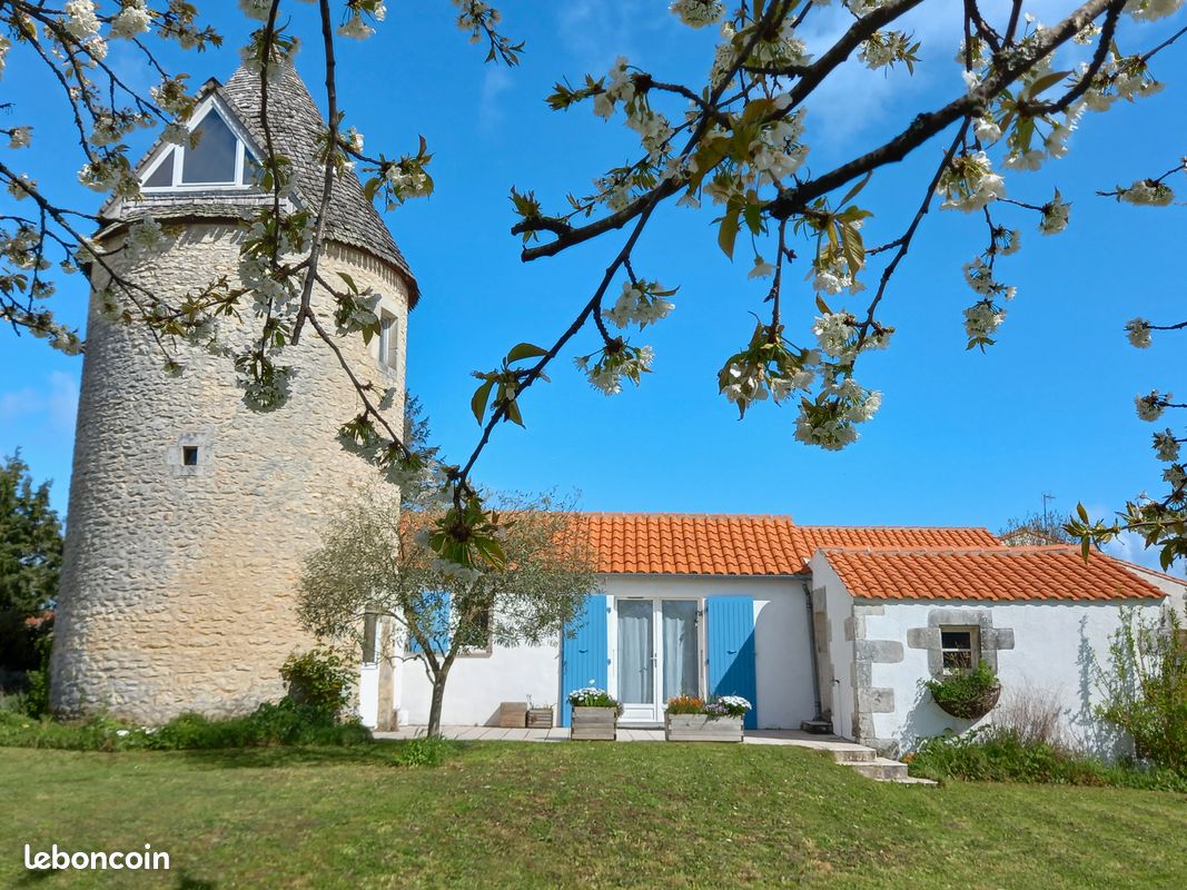 Maison 5 pièces 104 m² · à Pont-l'Abbé-d'Arnoult · 104 m² · 260 000 €