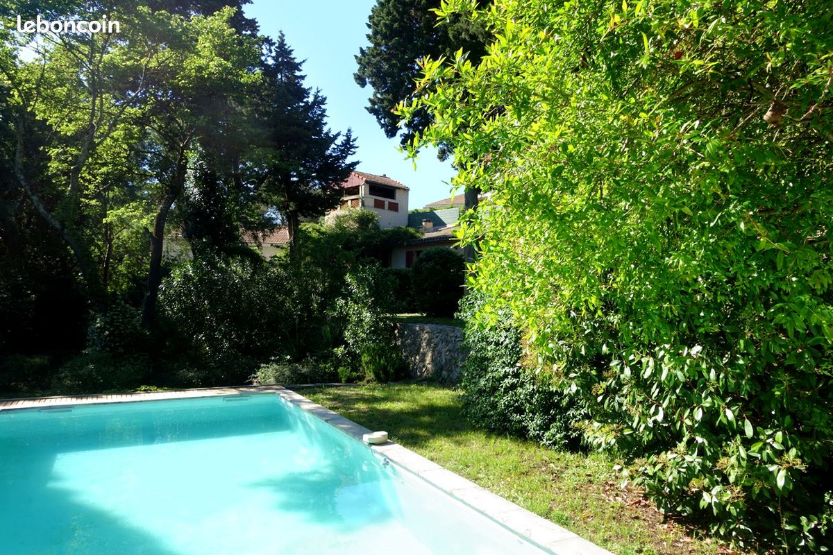 Maison 6 pièces 200 m² · à Nîmes · 200 m² · 742 500 €