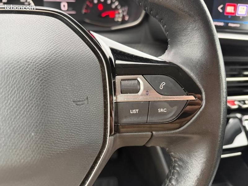 Peugeot 2008 1.2 PureTech 130ch S&S Allure (image 23)