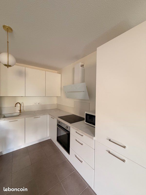 Parking 2 pièces 40 m² · à Bassens · 40 m² · 680 €/mois