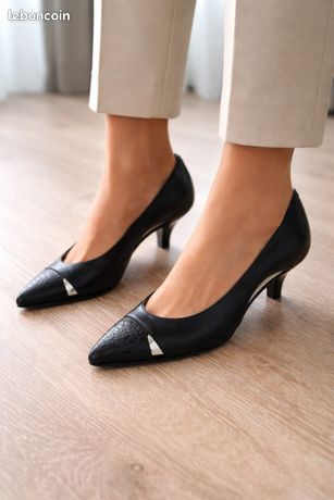 Escarpins Yves Saint Laurent YSL En Daim Rouge - Taille 39.5 EU / 9 US - Écharpe Dos