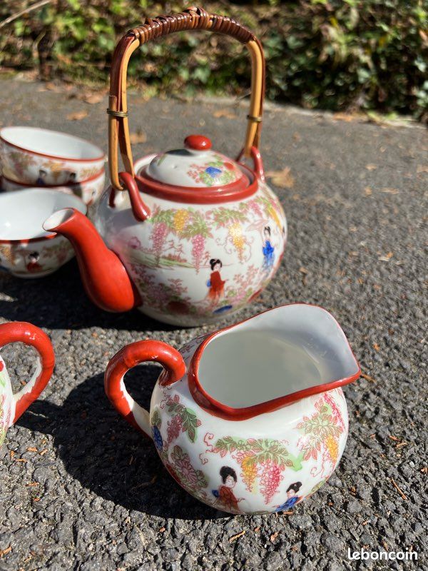 Service à thé japonais en porcelaine décor geisha (8 pièces) (image 1)