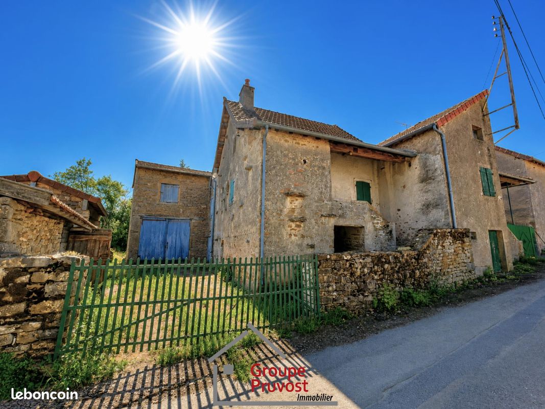 Maison 4 pièces 240 m² · à La Vineuse sur Fregande · 240 m² · 170 000 €