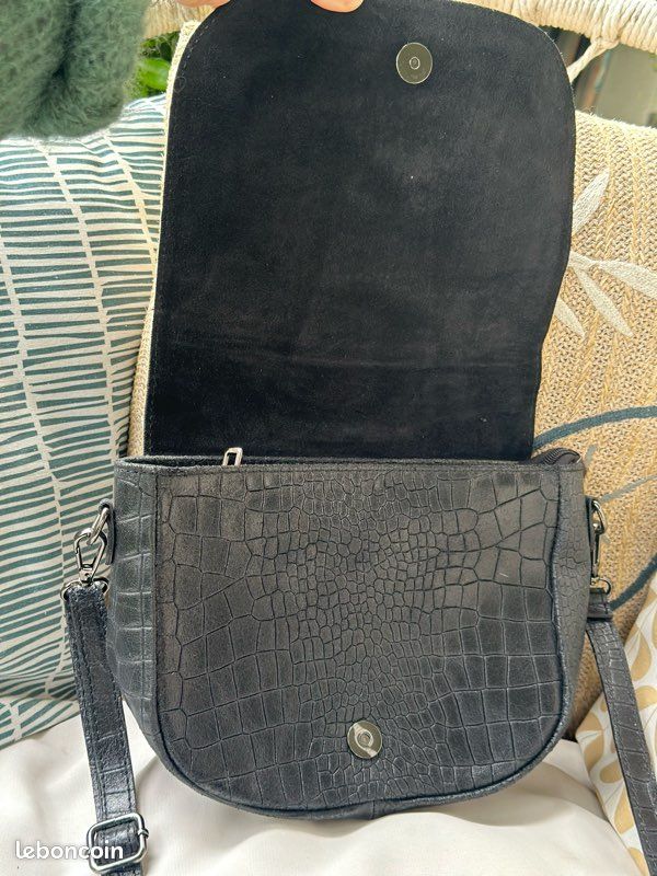 Sac bandoulière cuir et daim effet croco noir Vera Pelle – fabriqué en Italie (image 4)