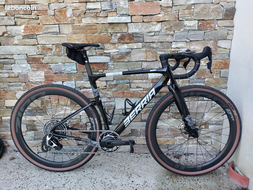 Gravel BERRIA NAii taille M Srm red XPLR Vélos