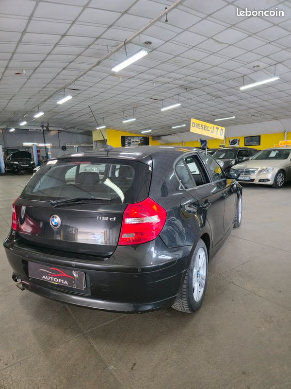 BMW SERIE 118d 143ch berline, noir , 7 cv, 5 portes (image 7)