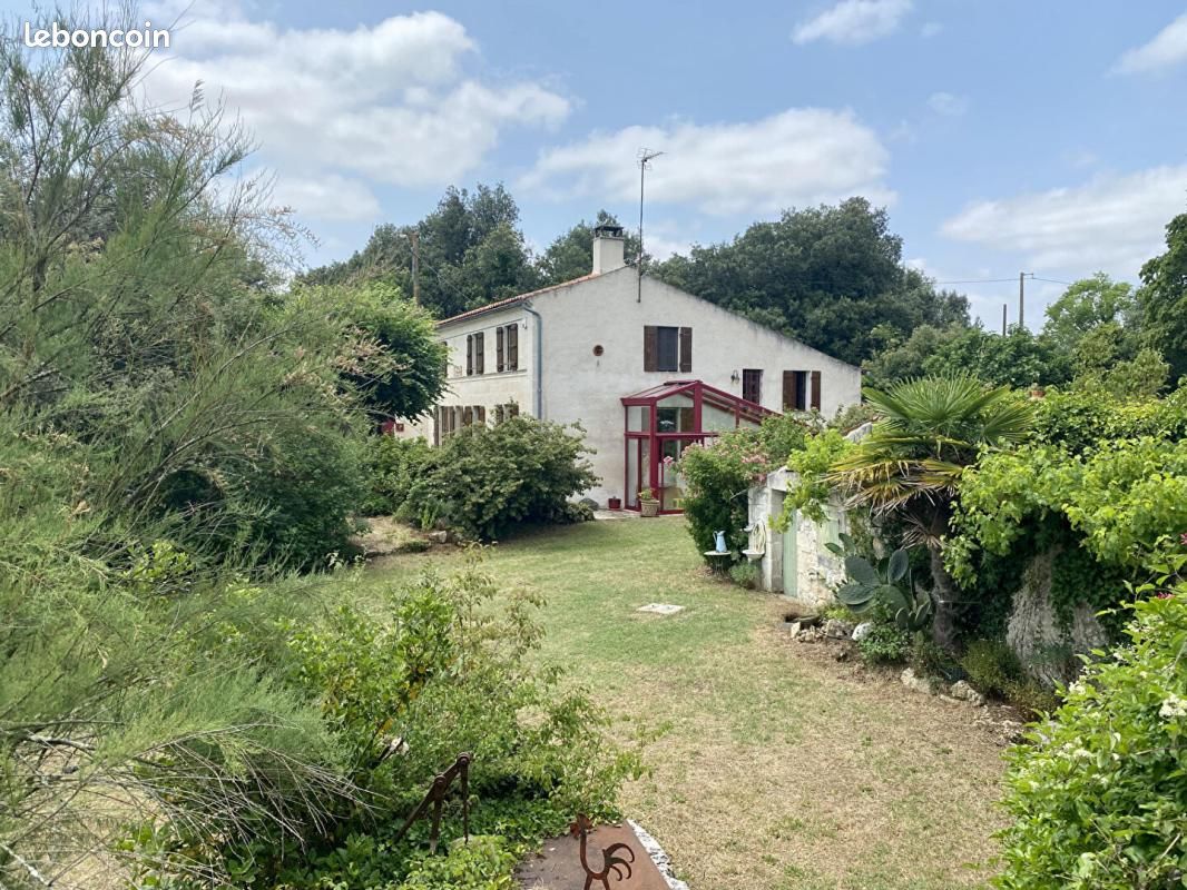 Maison 4 pièces 154 m² · à Bords · 154 m² · 299 000 €