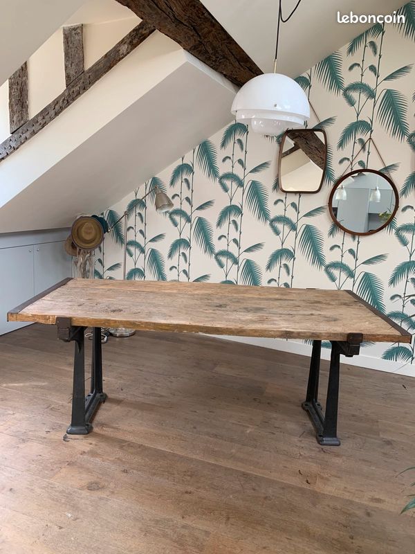 Table de salon en bois et pieds en fonte (image 1)