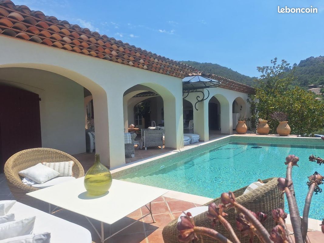 Maison 5 pièces 187 m² · à Rocbaron · 187 m² · 890 000 €