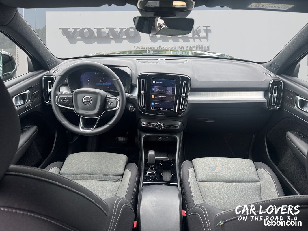 VOLVO XC40 B3 163 ch DCT7 Momentum Business (image 21)