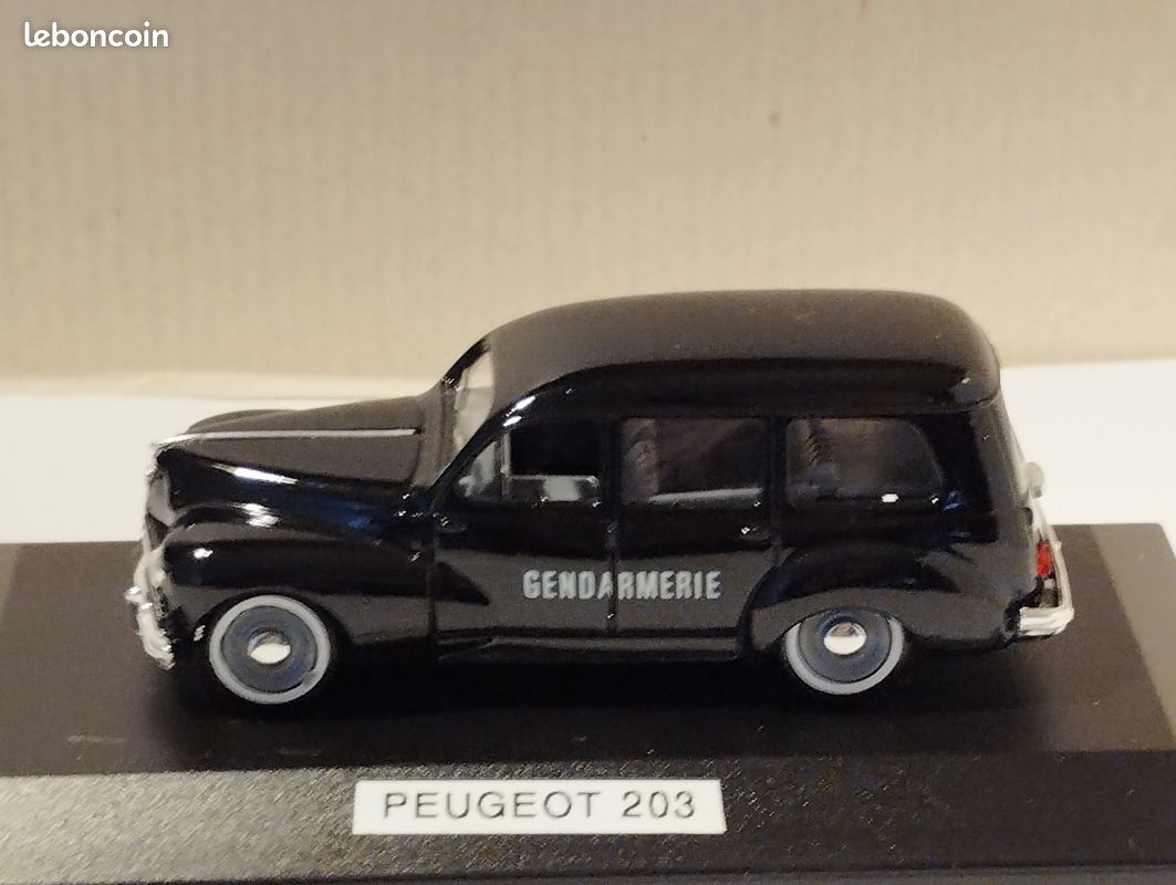 PEUGEOT 203 FOURGONNETTE 1950 PTT LA POSTE UNIVERSAL HOBBIES 1:43