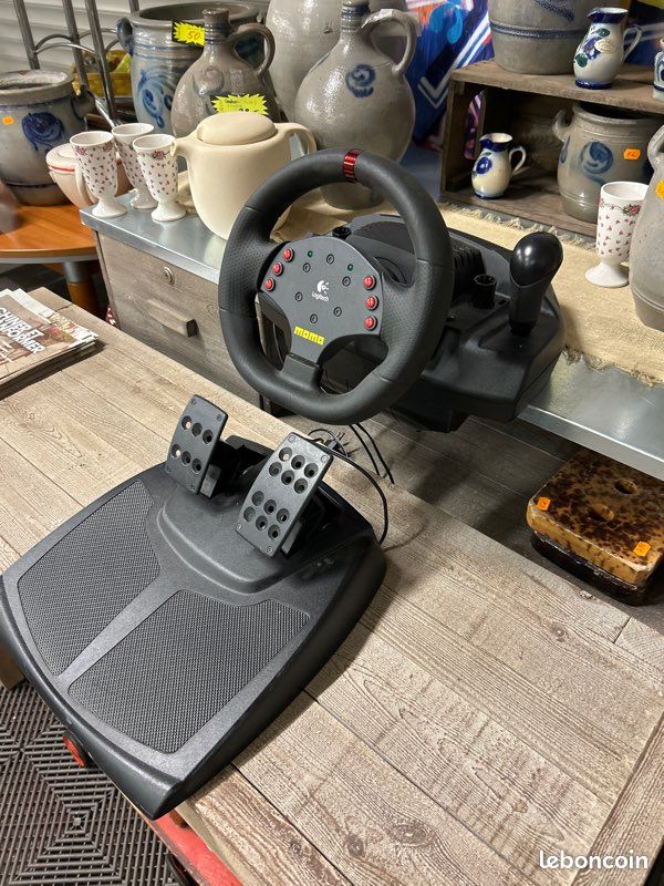 Volant simulateur Logitech MOMO Racing (image 4)
