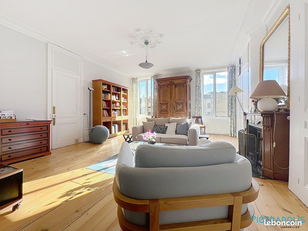 Appartement 5 pièces 161 m² · à Tarare · 161 m² · 210 000 €