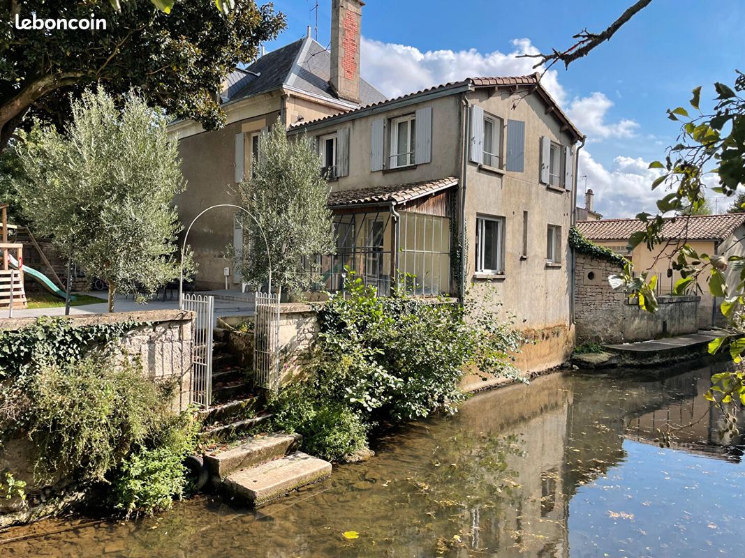 Maison 6 pièces 201 m² · à Échiré · 201 m² · 398 000 €
