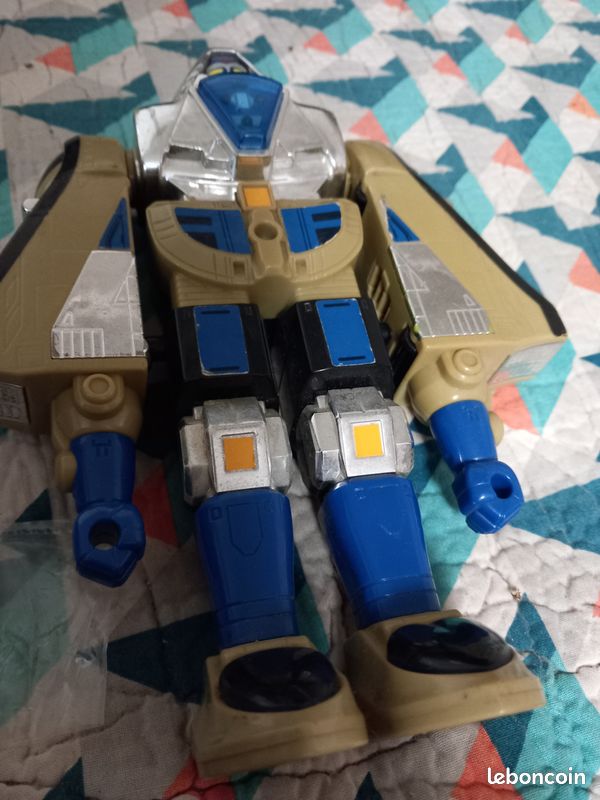 Robot transformer simple avec arme (image 2)
