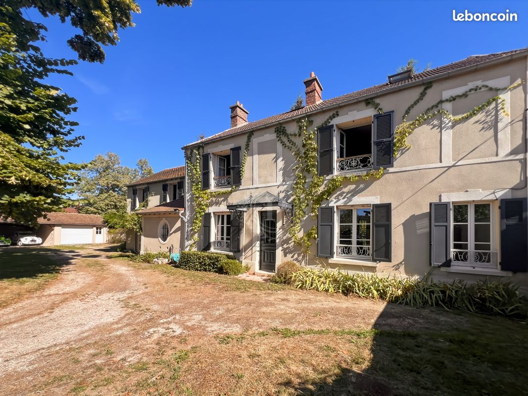 Maison 9 pièces 274 m² · à Plaisir · 274 m² · 985 000 €
