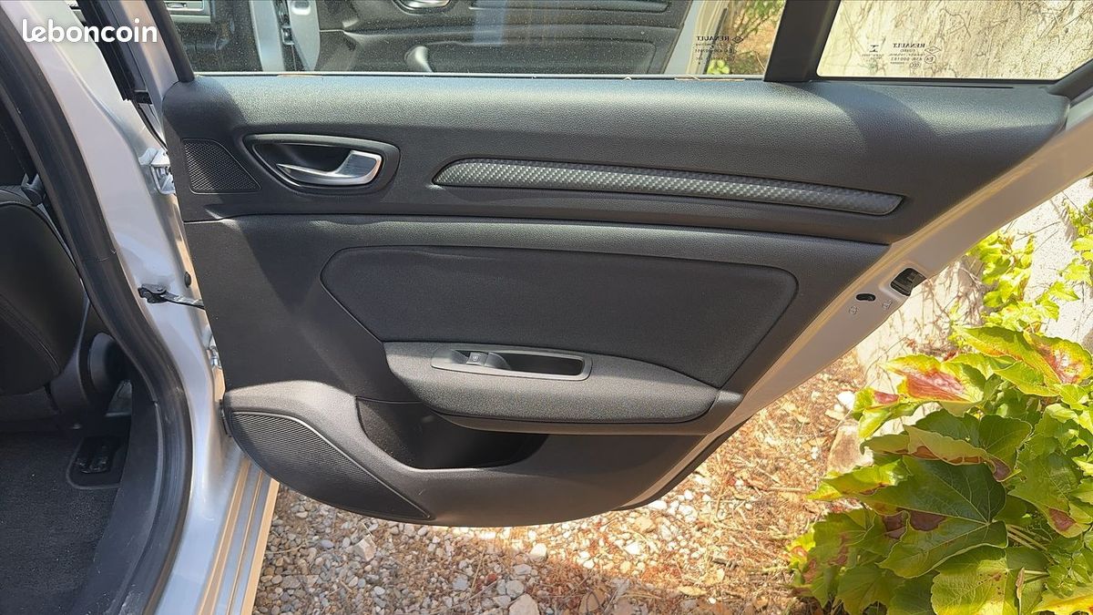 Renault Mégane Estate IV 1.5 Blue dCi 115 Business (image 28)