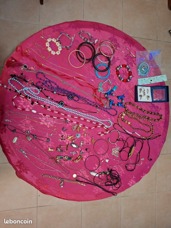 Lot de bijoux fantaisies (image 1)