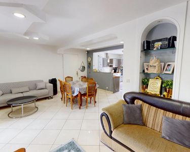 Maison 380 000 € - 121 m²