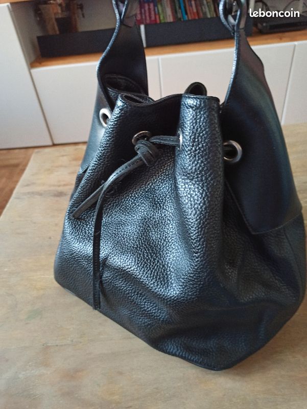 Sac forme bourse en cuir noir (image 1)