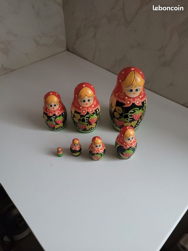 7 Poupées Russes Matriochkas – Artisanat Peint à La Main – H22 Cm – Thème Contes