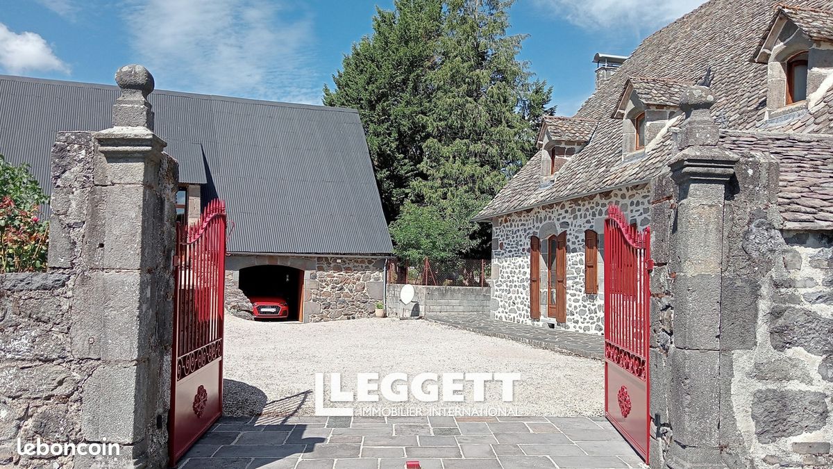 Maison 8 pièces 180 m² · à Saint-Martin-Valmeroux · 180 m² · 379 900 €