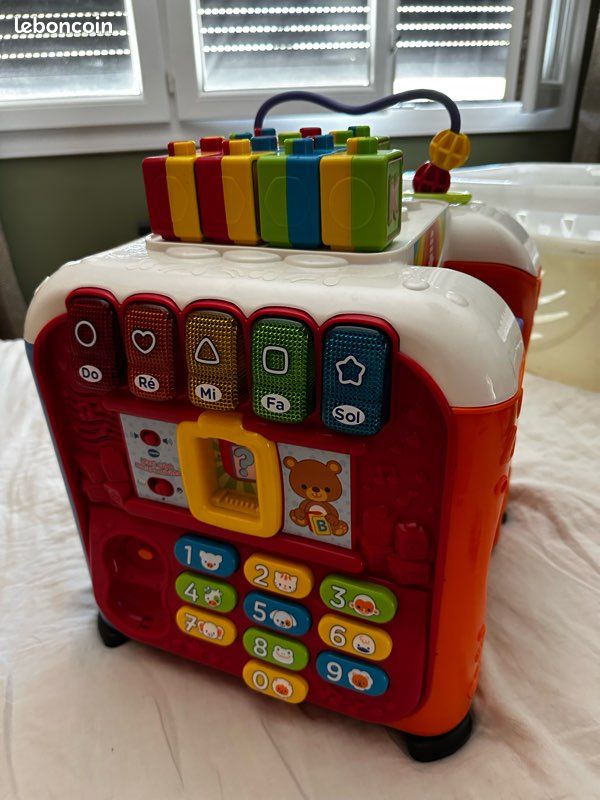 Maxi Cube d’activités VTech (image 1)