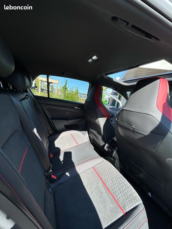 Volkswagen Golf 8 GTi Clubsport 300cv FULL OPTIONS (Toit Ouvrant, IQ Light, Harman Kardon, CarPlay, Mode Nurburgring, Affich Tête Haute, Led Ambiance) Blanc Nacré- Suivis VW - Prix TTC Malus Inclus 🇫🇷 (image 3)