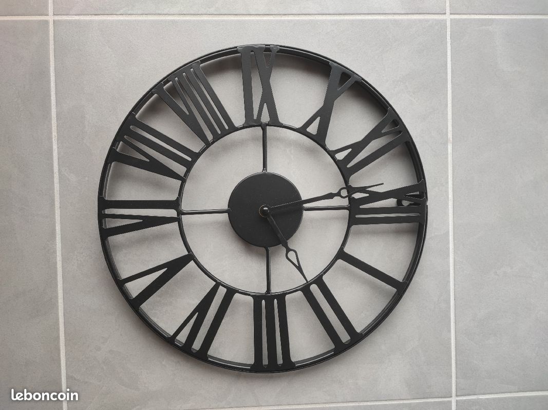 Horloge noire (image 1)