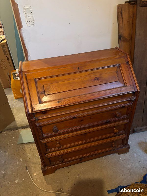 Petit bureau en pin massif (image 1)